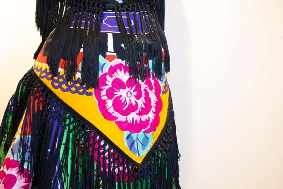 Lyon: Musée Soieries Brochier guided tour in French - Fabrics of the future: optical fibres woven into silk thread