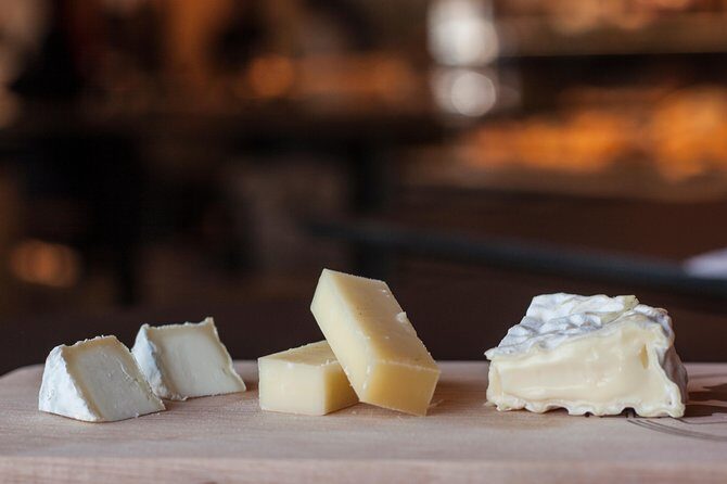 Lyon Old Town Food Tour with 6 French Delicacies & Fine Wine - Lyon’s food scene, explained by walking through it