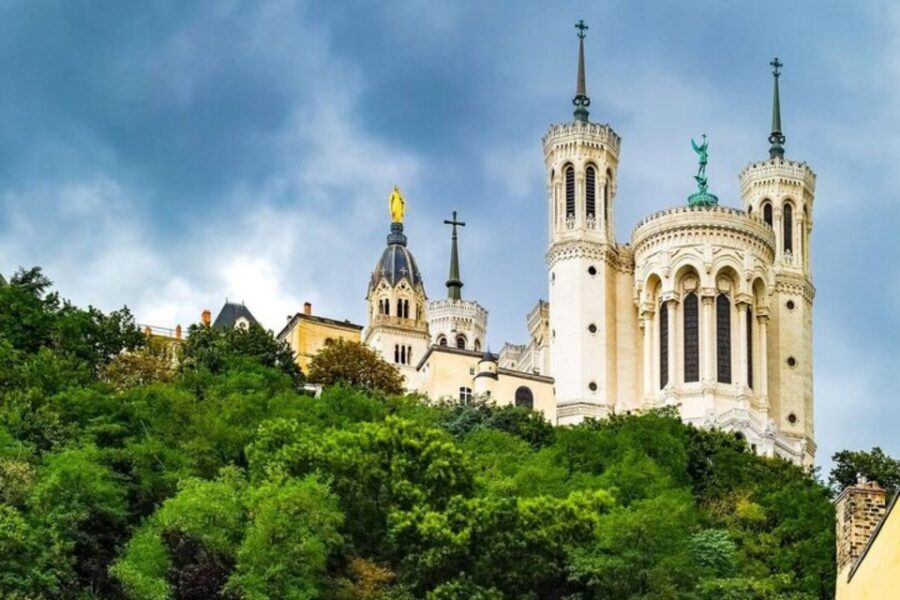 Lyon: Private custom tour with a local guide - Photo Stops and Monument Exteriors: Getting the Big Stuff Without the Ticket Rush